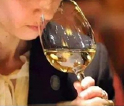 葡萄酒應(yīng)該怎么鑒別？